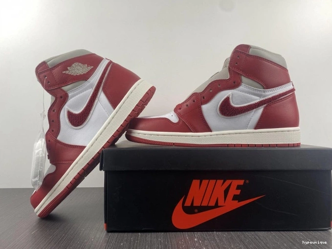 HYPE (W) OG Jordan Chenille 1 DJ4891-061 Newstalgia High 0818